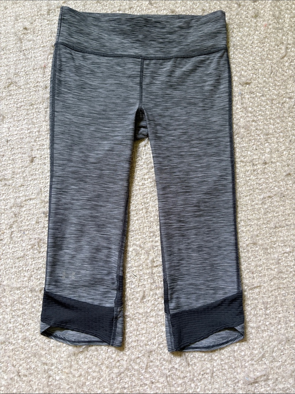 🎾 UNDER ARMOUR HEAT GEAR WONENS SIZE SMALL GREY FLY-BY COMPRESSION LEGGINGS
